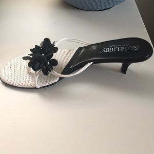 NWT Sam & Libby black and white sandal
